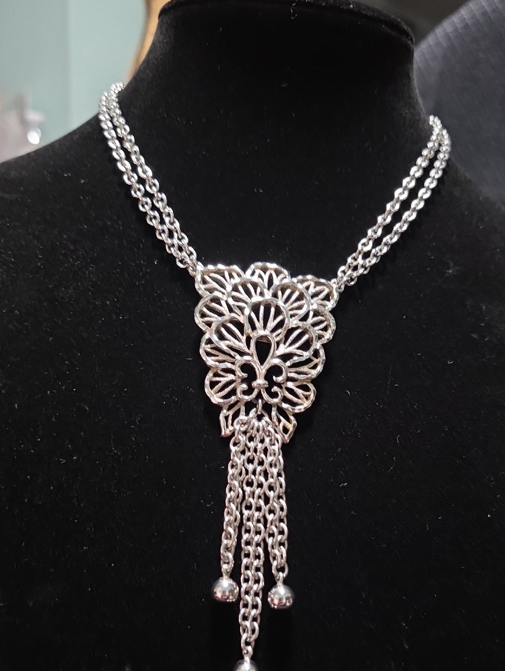 Vintage Trifari Signed Double Strand Necklace Fleur De Lis Tassel Pendant Silver